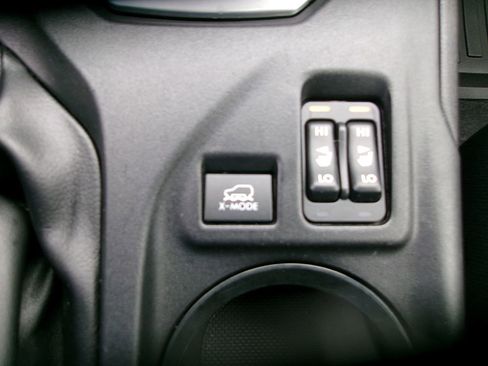 Used 2021 Subaru Crosstrek 2.0i Premium w/ Moonroof Package image 18