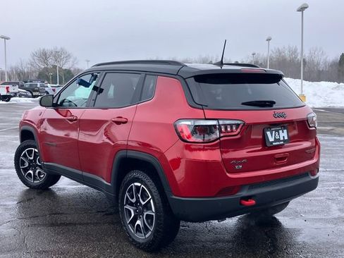 Used 2025 Jeep Compass Trailhawk image 24