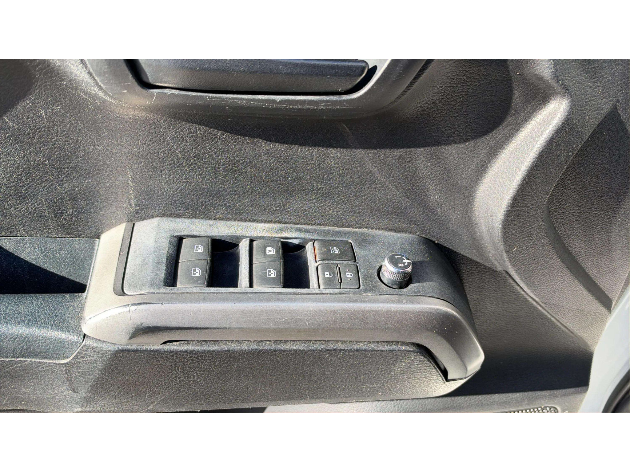 Used 2017 Toyota Tacoma SR5 w/ Tow Package AWD/4WD image 19