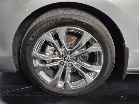 Used 2024 Toyota Sienna Platinum image 12