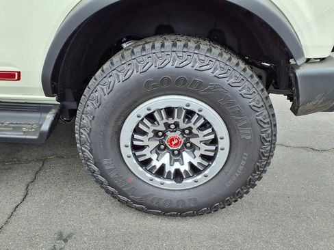 New 2026 Ford Bronco Outer Banks w/ Sasquatch Package AWD/4WD image 5