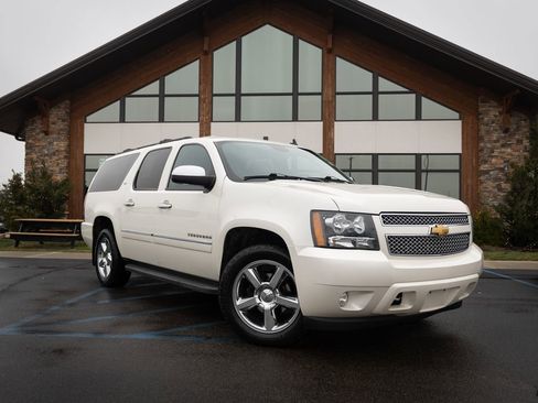 Used 2014 Chevrolet Suburban LTZ image 18