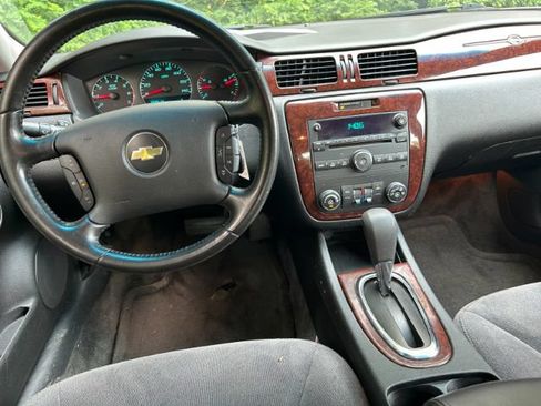Used 2011 Chevrolet Impala LT FWD image 11
