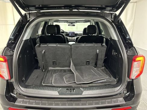 Used 2022 Ford Explorer XLT w/ Equipment Group 202A AWD/4WD image 24
