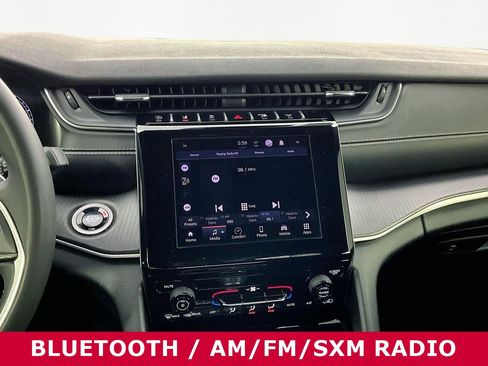 Used 2024 Jeep Grand Cherokee Laredo X image 9