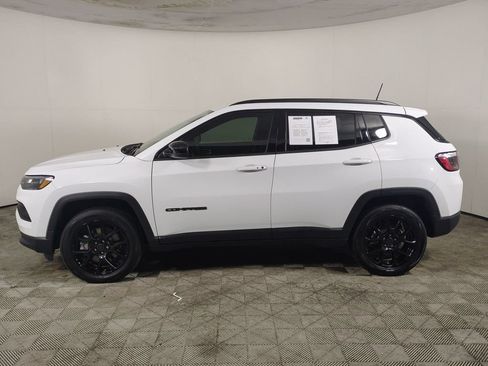 Used 2025 Jeep Compass Latitude w/ Altitude Special Edition AWD/4WD image 8