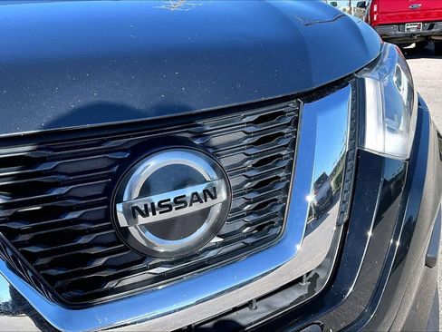 Used 2018 Nissan Rogue SV image 30