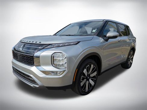 New 2025 Mitsubishi Outlander SE image 8