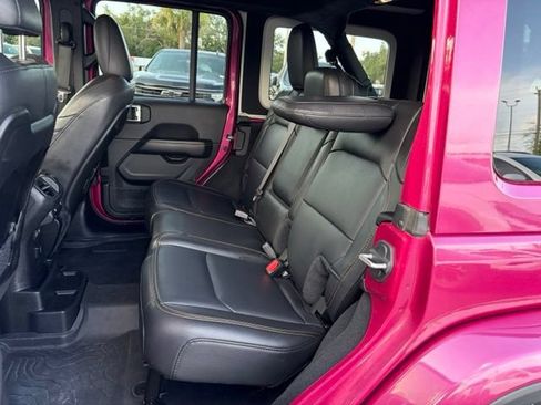 Used 2024 Jeep Wrangler Unlimited Sahara AWD/4WD image 15
