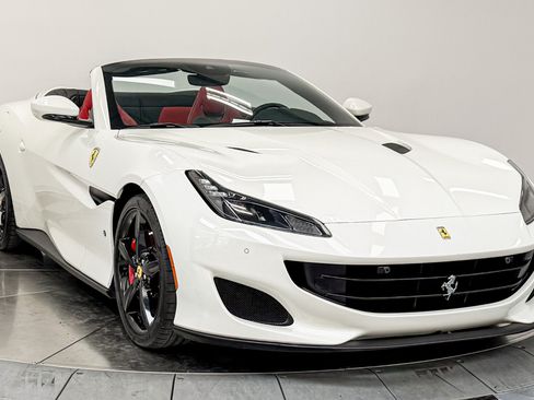 Used 2020 Ferrari Portofino RWD image 3