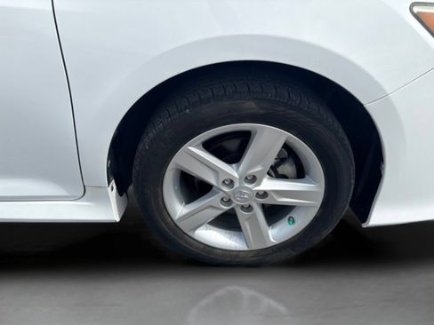 Used 2014 Toyota Camry SE FWD image 37