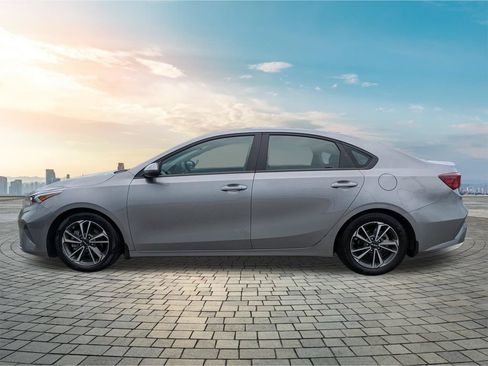 Used 2024 Kia Forte LXS w/ LXS Technology Package FWD image 8