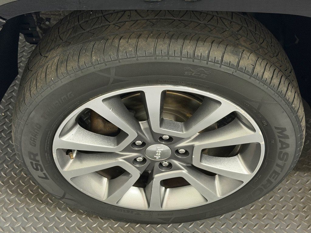 Used 2015 Jeep Compass Limited FWD image 21