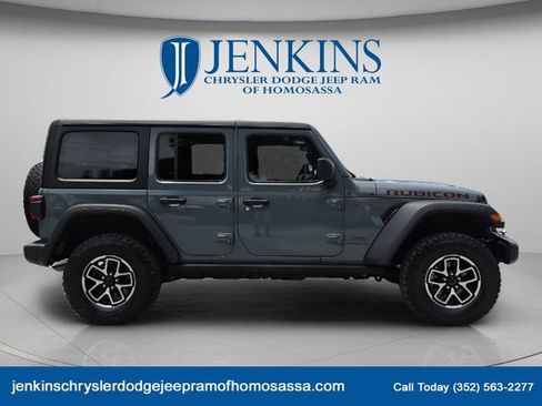 Used 2024 Jeep Wrangler Unlimited Rubicon AWD/4WD image 3