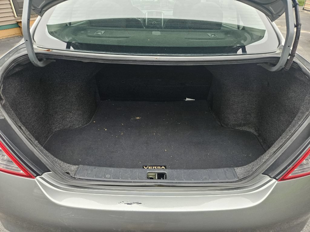 Used 2013 Nissan Versa SV FWD image 16
