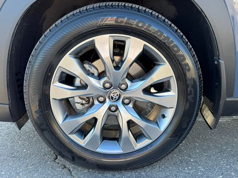 Used 2024 Toyota Grand Highlander Limited image 40