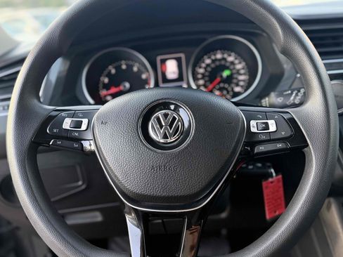 Used 2018 Volkswagen Tiguan S image 27