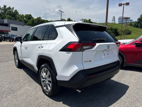 Used 2019 Toyota RAV4 XLE Premium AWD/4WD image 4