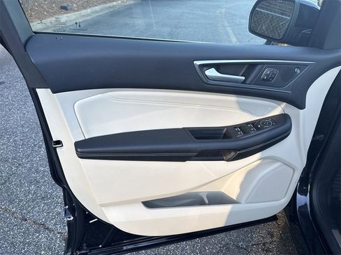 Used 2021 Ford Edge Titanium w/ Equipment Group 301A image 10