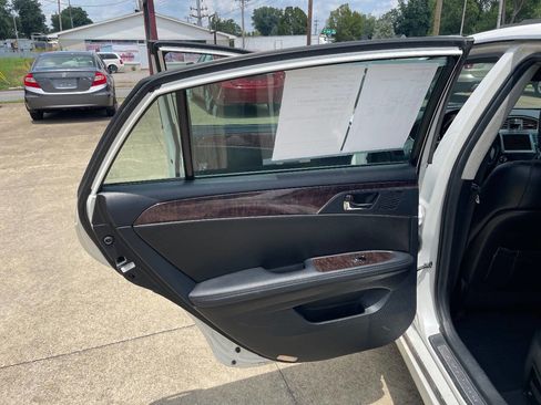 Used 2011 Toyota Avalon Limited FWD image 9