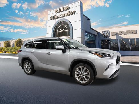 Used 2022 Toyota Highlander Limited AWD/4WD image 1