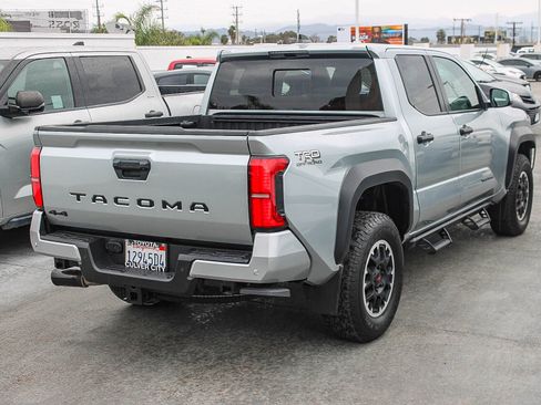 Used 2024 Toyota Tacoma TRD Off-Road image 9
