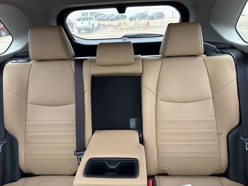 Used 2019 Toyota RAV4 Limited image 14