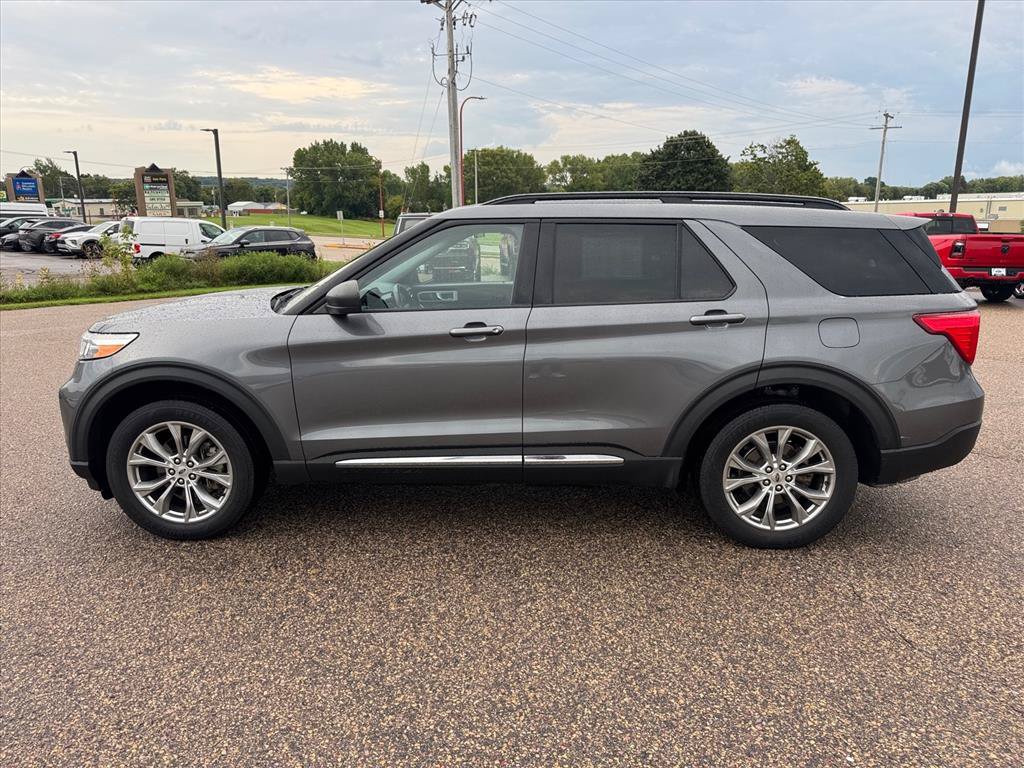 Used 2021 Ford Explorer XLT w/ Equipment Group 202A AWD/4WD image 2