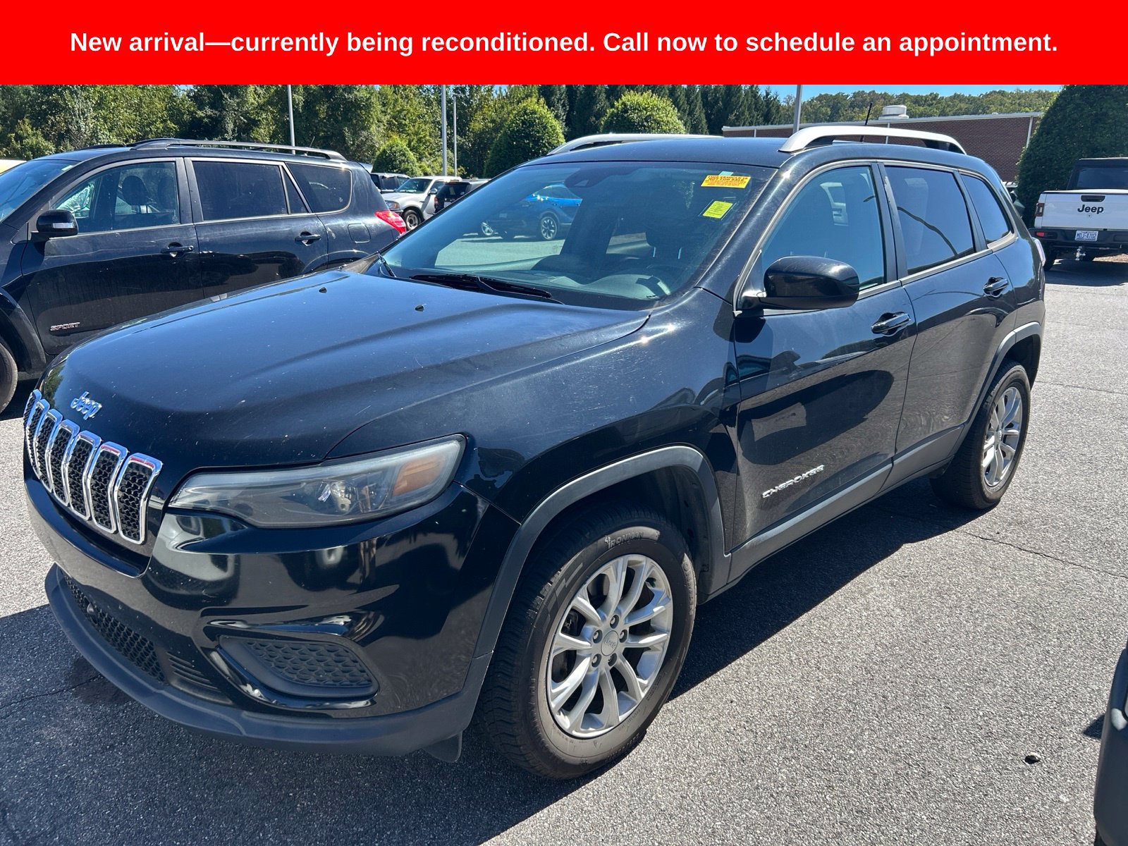 Used 2020 Jeep Cherokee Latitude w/ Cold Weather Group AWD/4WD image 1