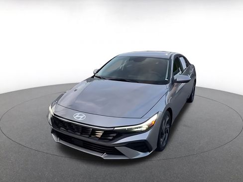 Used 2025 Hyundai Elantra SEL image 8