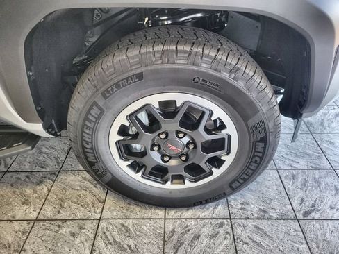 New 2026 Toyota 4Runner TRD Off-Road Premium AWD/4WD image 10