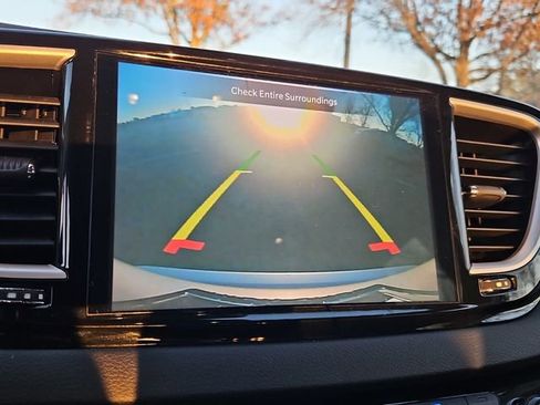 Used 2024 Chrysler Pacifica Touring-L image 22