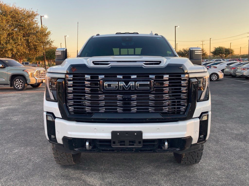 Used 2026 GMC Sierra 3500 Denali Ultimate AWD/4WD image 2