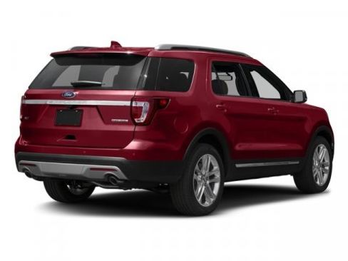 Used 2016 Ford Explorer XLT image 2