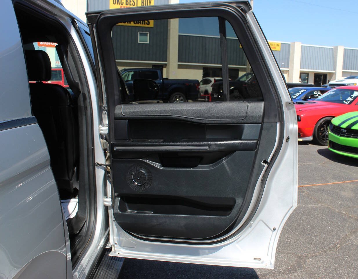 Used 2019 Ford Expedition Max XLT w/ Equipment Group 201A AWD/4WD image 12
