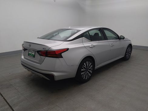 Used 2024 Nissan Altima 2.5 SV image 10