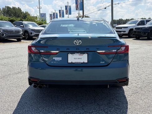 Used 2025 Toyota Camry SE FWD image 4