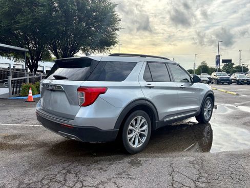 Used 2023 Ford Explorer XLT w/ Equipment Group 202A RWD image 3