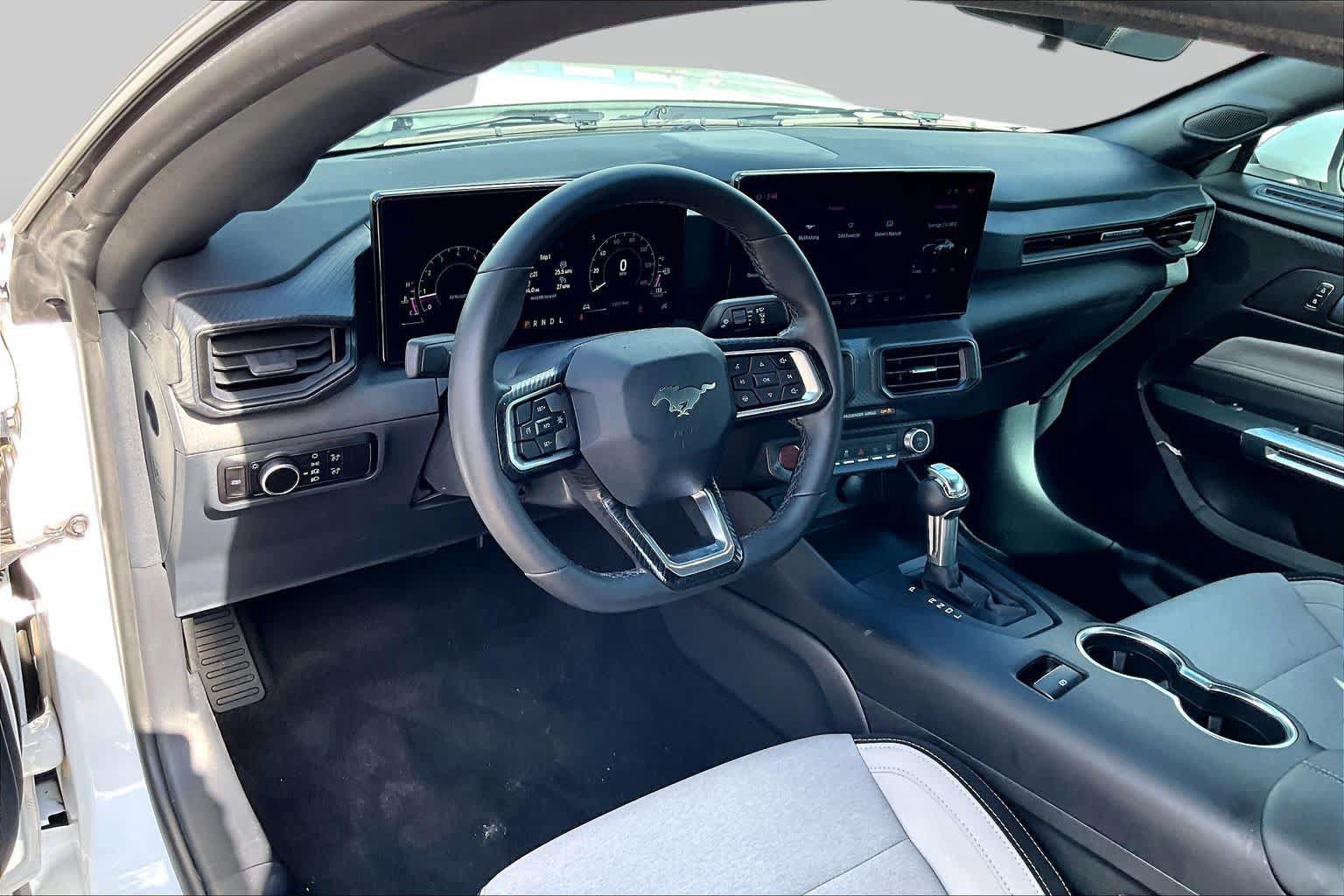 Used 2025 Ford Mustang Coupe RWD image 18