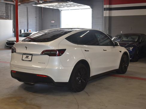 Used 2021 Tesla Model Y Long Range AWD/4WD image 5