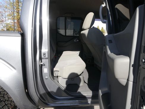 Used 2019 Nissan Frontier SV image 26
