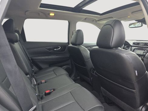 Used 2017 Nissan Rogue SL w/ SL Premium Package image 16