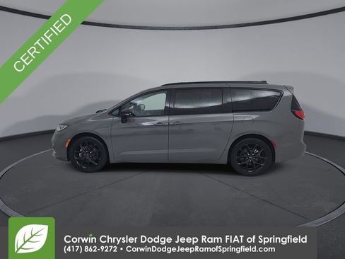 Certified 2025 Chrysler Pacifica Limited FWD image 9