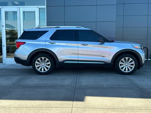 Used 2021 Ford Explorer King Ranch w/ Premium Technology Package AWD/4WD image 2