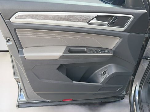 Used 2023 Volkswagen Atlas Cross Sport SE w/ Panoramic Sunroof Package FWD image 21