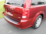 Used 2018 Dodge Grand Caravan SE w/ UConnect Hands-Free Group image 5