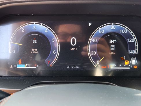 Used 2024 Jeep Grand Cherokee Summit AWD/4WD image 10