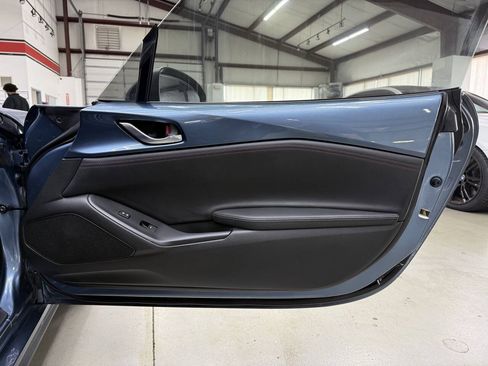 Used 2017 MAZDA MX-5 Miata RF Grand Touring RWD image 12