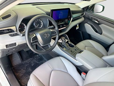 New 2026 Toyota Highlander XLE AWD/4WD image 9