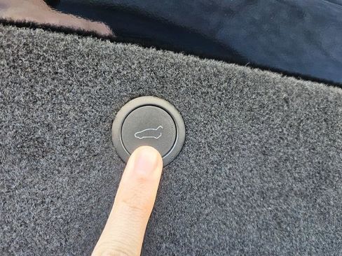 Used 2023 Tesla Model X image 76